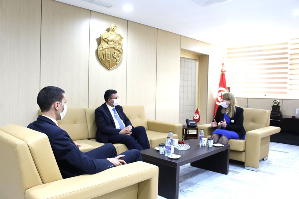 استعدادا لإرساء منظومة المحاكمة عن بعد بالنسبة لقضايا الموقوفين :