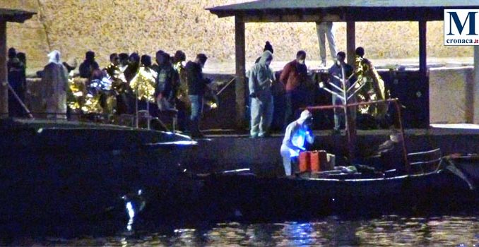 إنقاذ 36 مهاجر غير شرعي بلامبادوزة بينهم تونسي