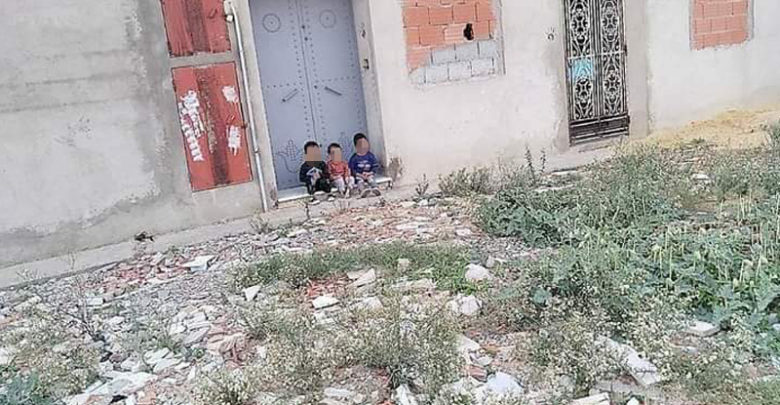 خالة الأطفال الذين تخللت عنهم أمهم و إختفت تتكفل بهم