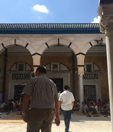 قبلي : السماح بعودة إقامة صلاة الجمعة في عدد من المناطق